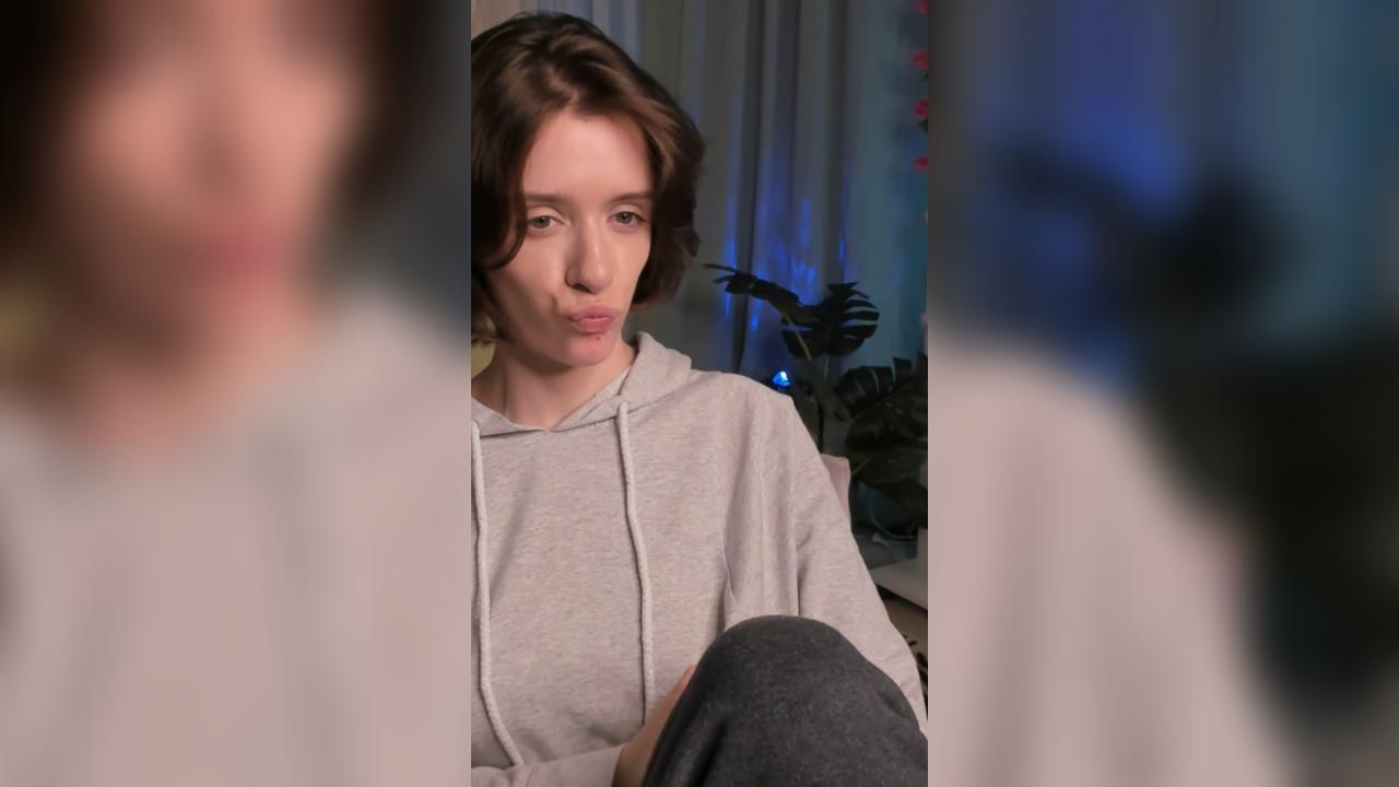 Webcam chat profile for FrancescaSmit: Kissing