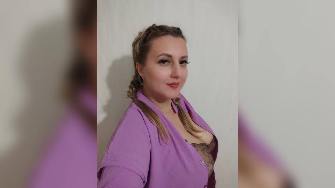 Webcam chat profile for BlondMilf