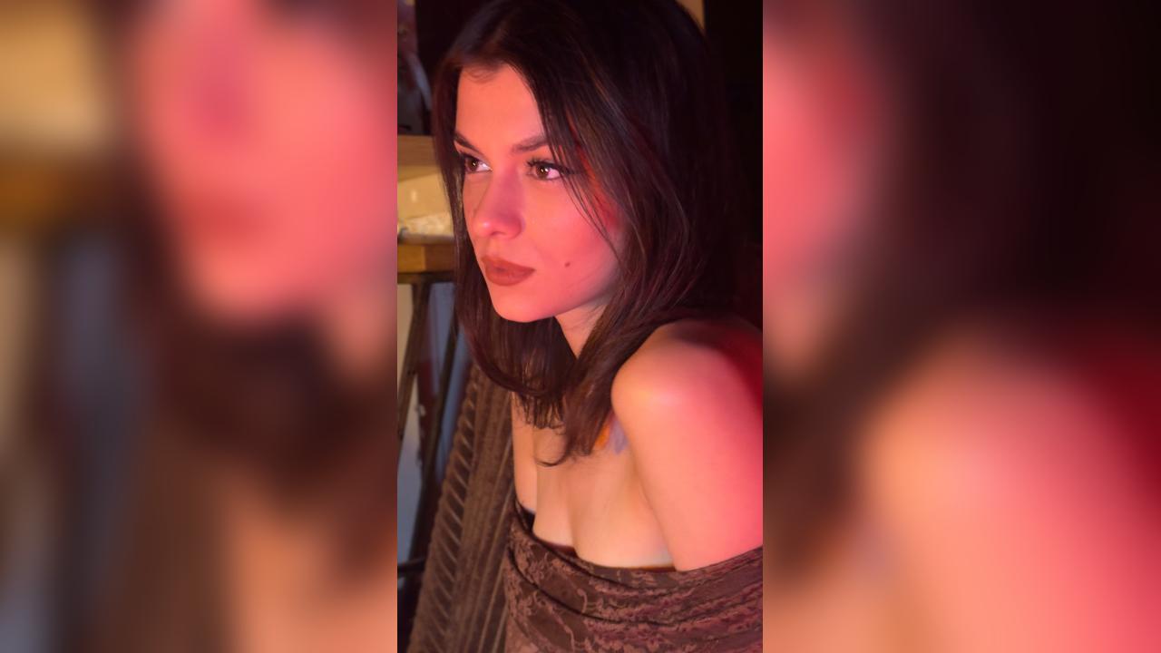 Webcam chat profile for KiraVibe: Ask about my Hobbies