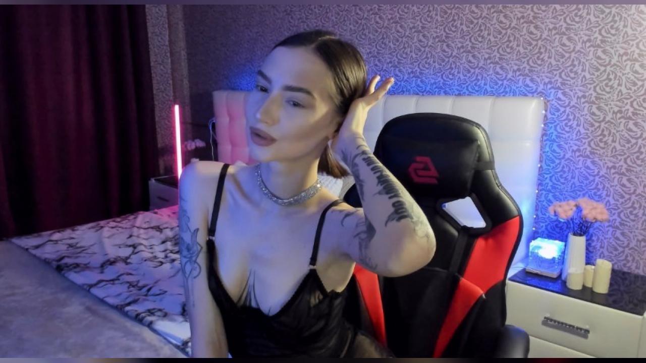 Webcam chat profile for SophieKiss: Leather