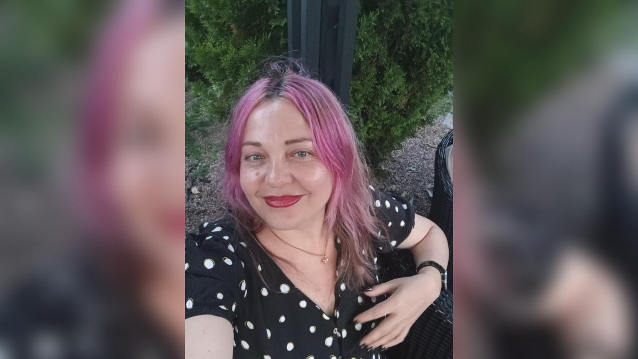 Webcam chat profile for PerlaAmber: Nails