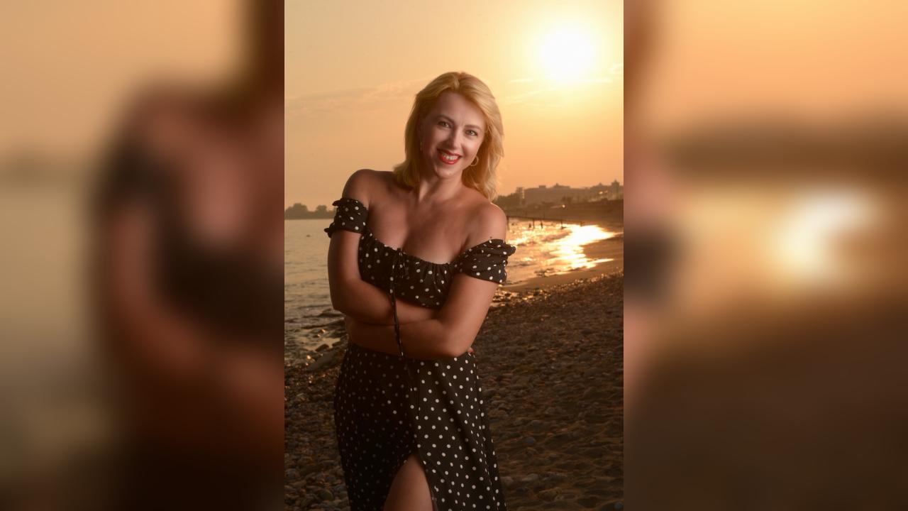 Webcam chat profile for MyAngelShy: Legs, feet & shoes