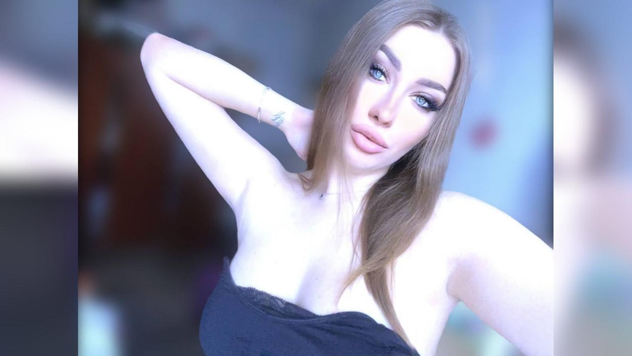 Webcam chat profile for BlushKitten