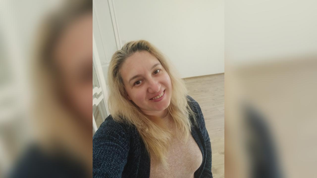 Webcam chat profile for BlondeAmalia: Legs, feet & shoes
