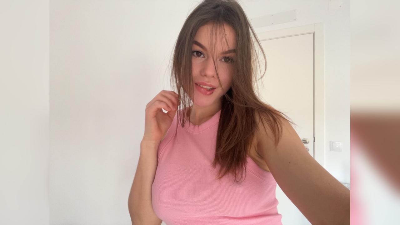 Webcam chat profile for CuteCherry: Outfits