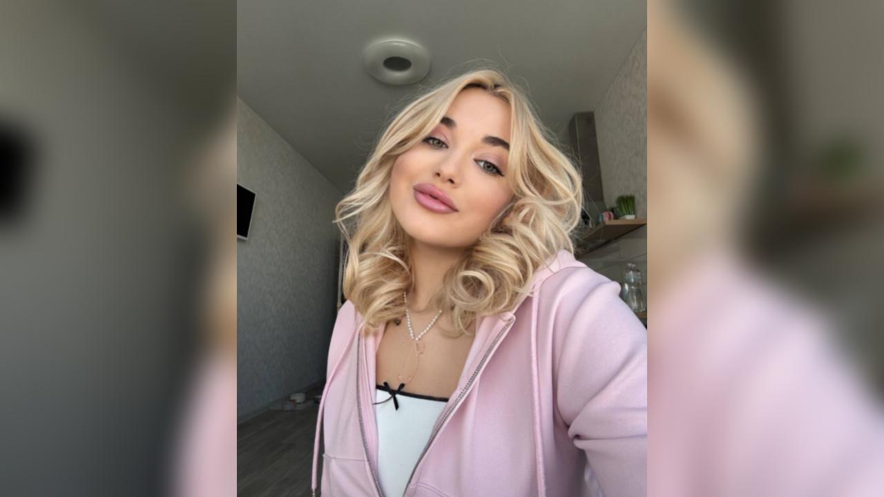 Webcam chat profile for LadyyShine: Cooking