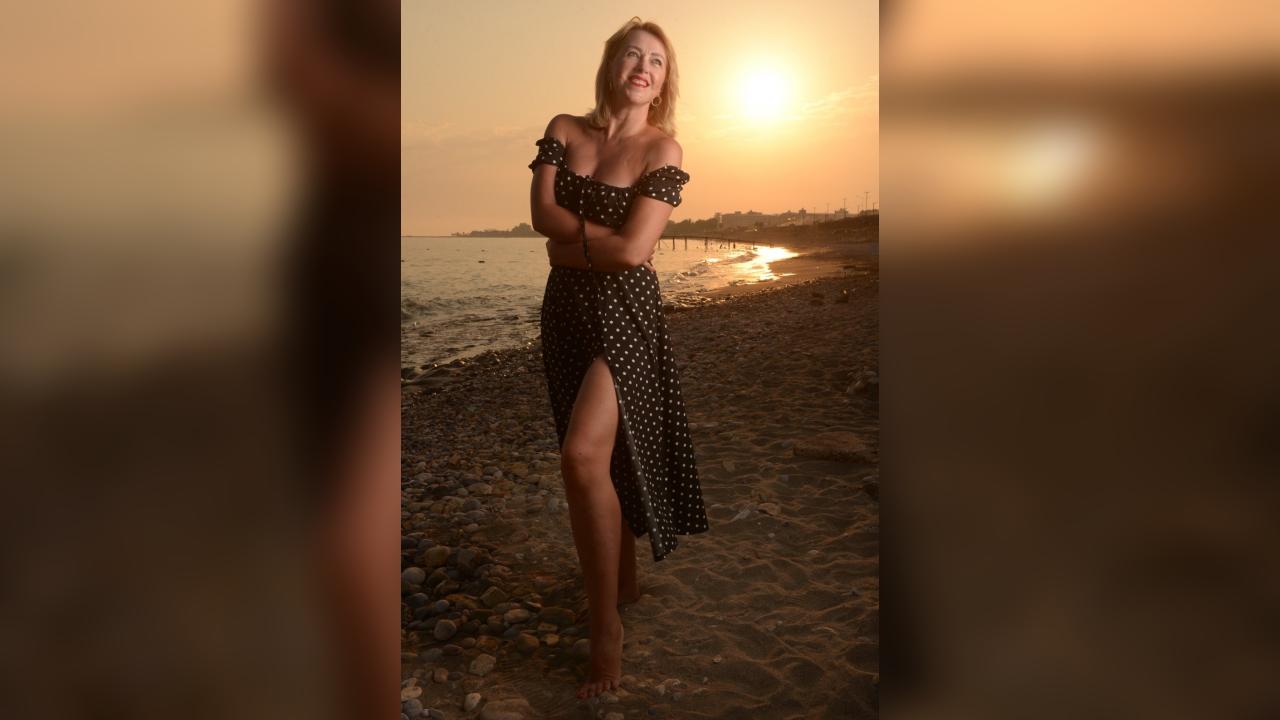 Webcam chat profile for MyAngelShy: Legs, feet & shoes