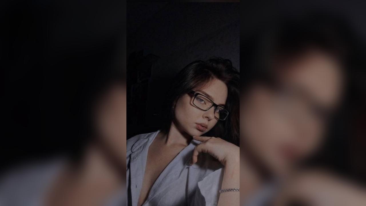 Webcam chat profile for HotQueen: Leather
