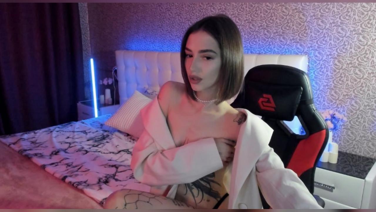 Webcam chat profile for SophieKiss: Leather
