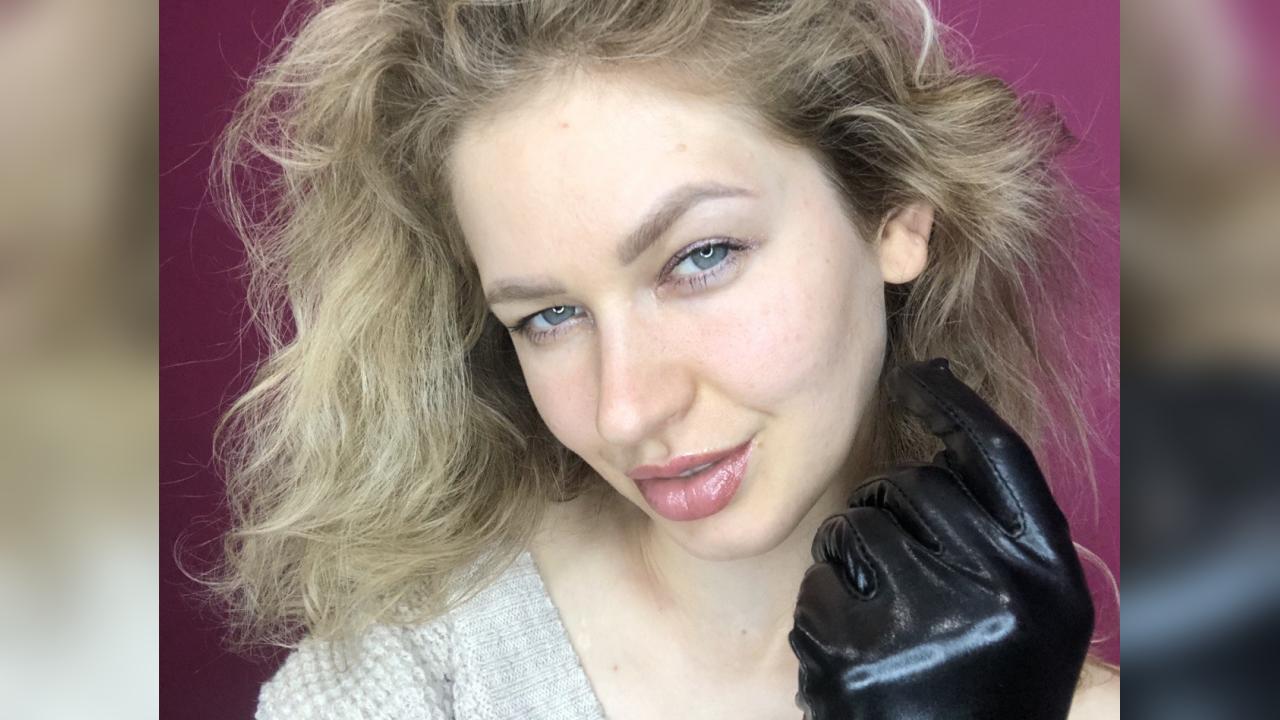Webcam chat profile for TinnyDomi: Bondage & discipline