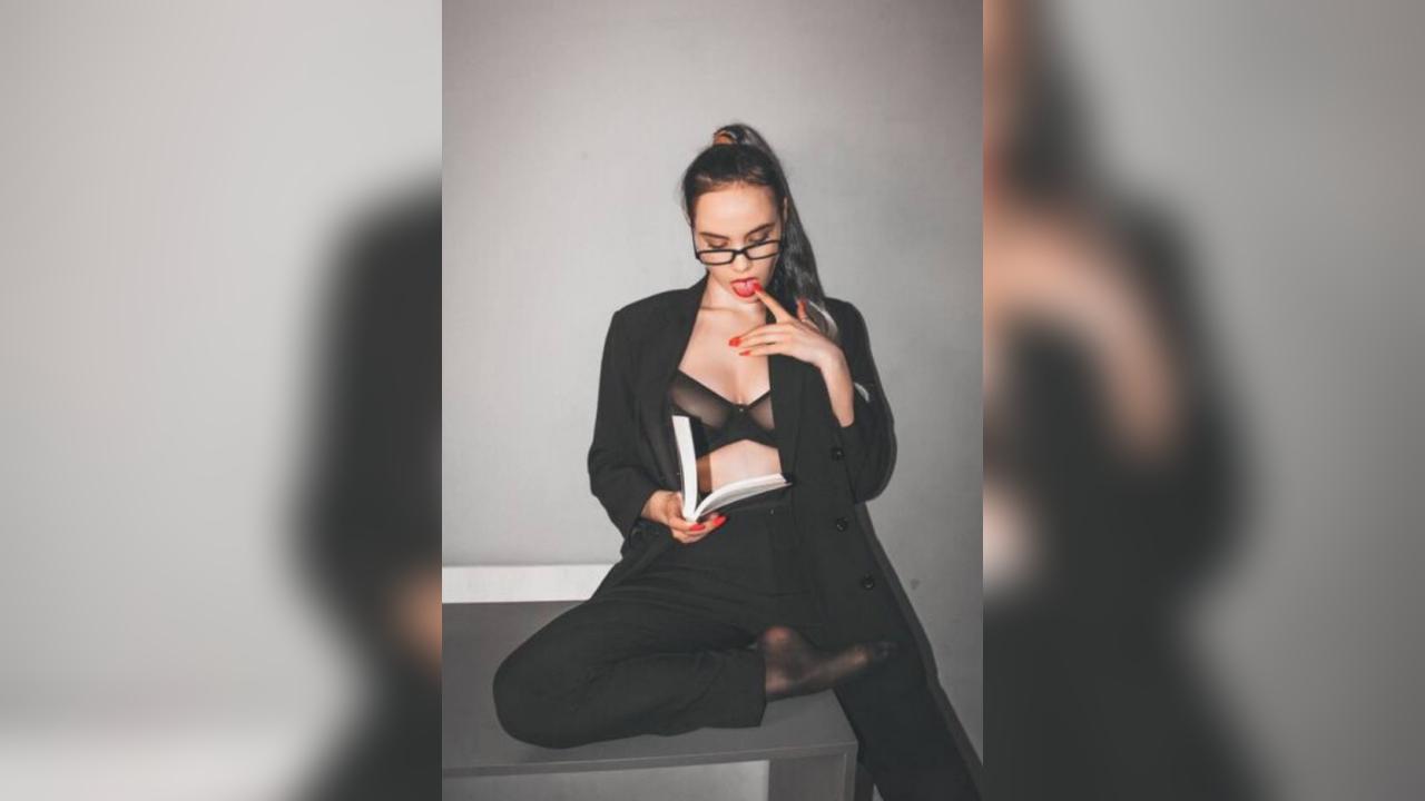 Webcam chat profile for EsmeE: Ask about my Hobbies