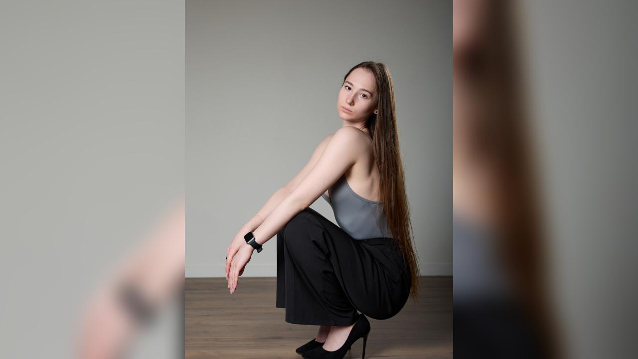 Webcam chat profile for SelenaG89: Legs, feet & shoes