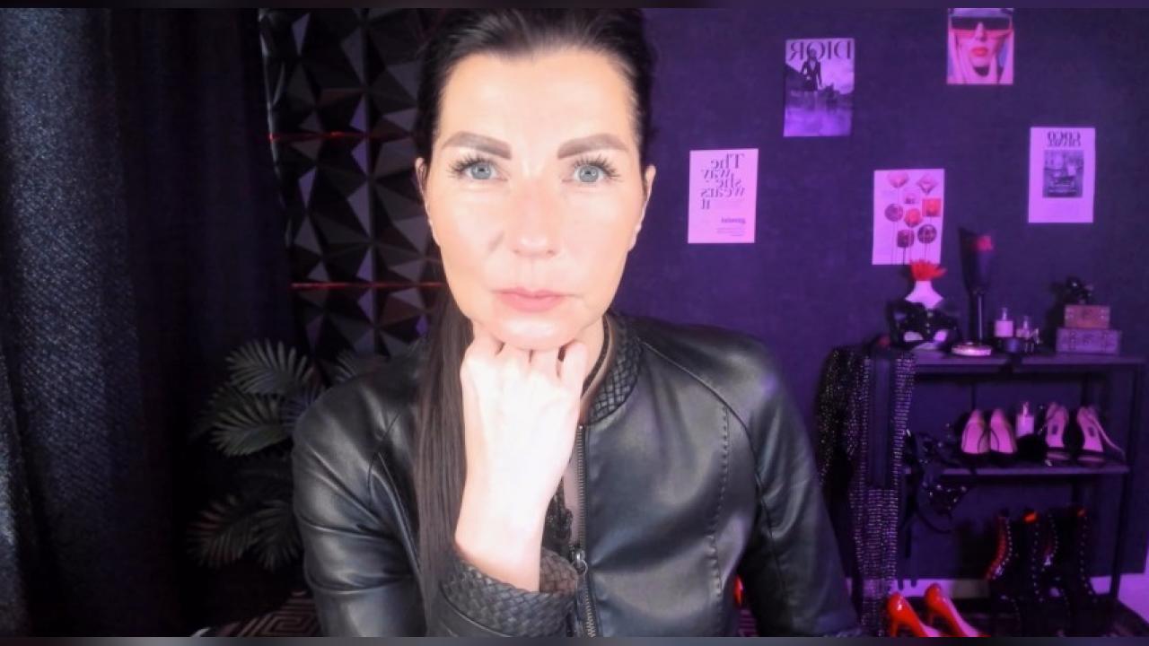 Webcam chat profile for MonicaCheerful: Dominatrix