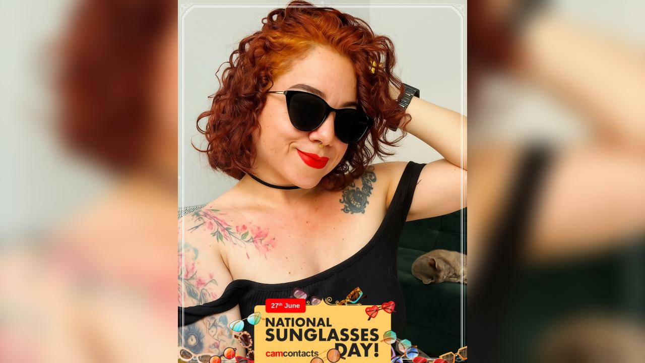 Webcam chat profile for MaddiRoses: Kissing