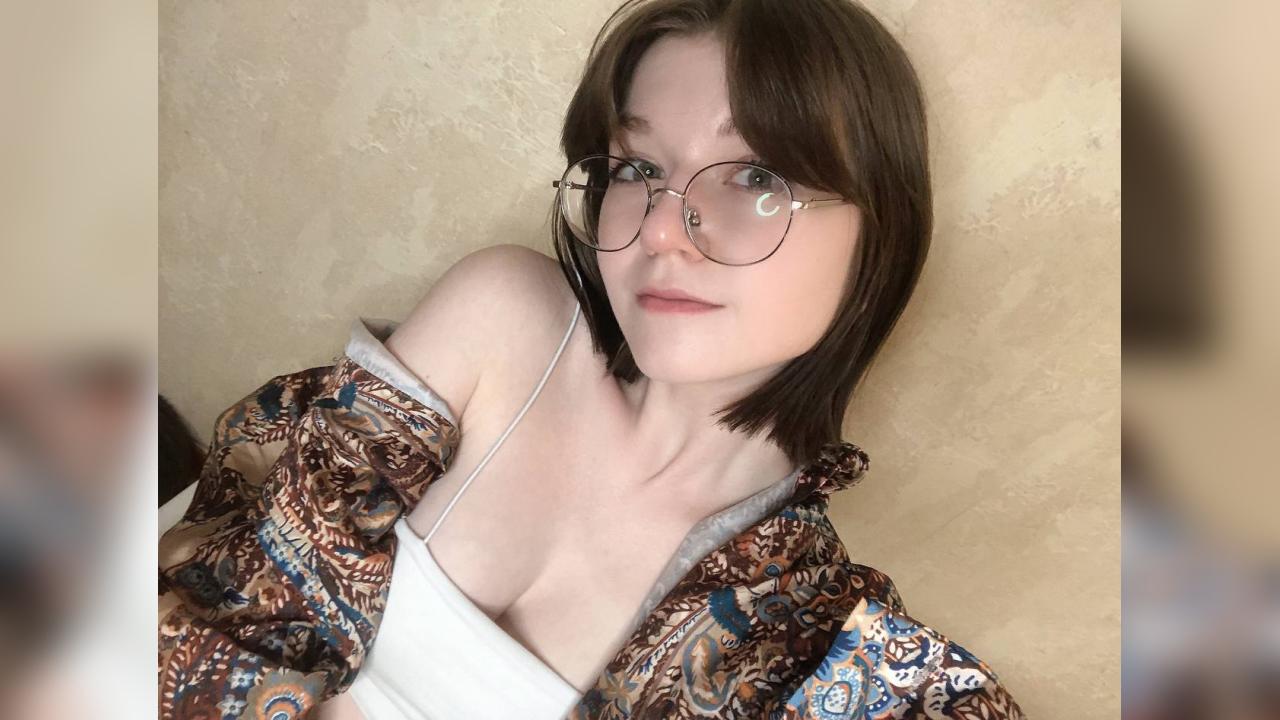 Webcam chat profile for Varia: Ask about my other activities
