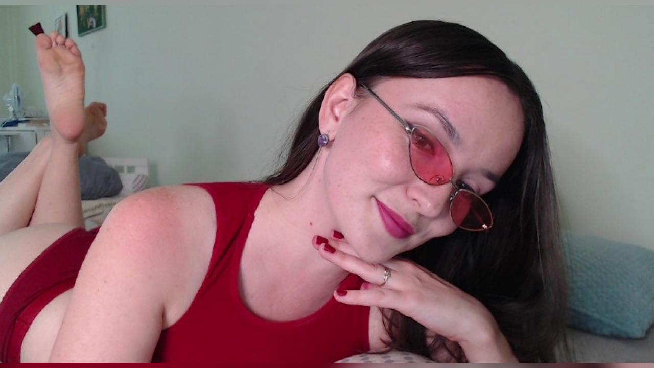 Webcam chat profile for YourMarie: Legs, feet & shoes