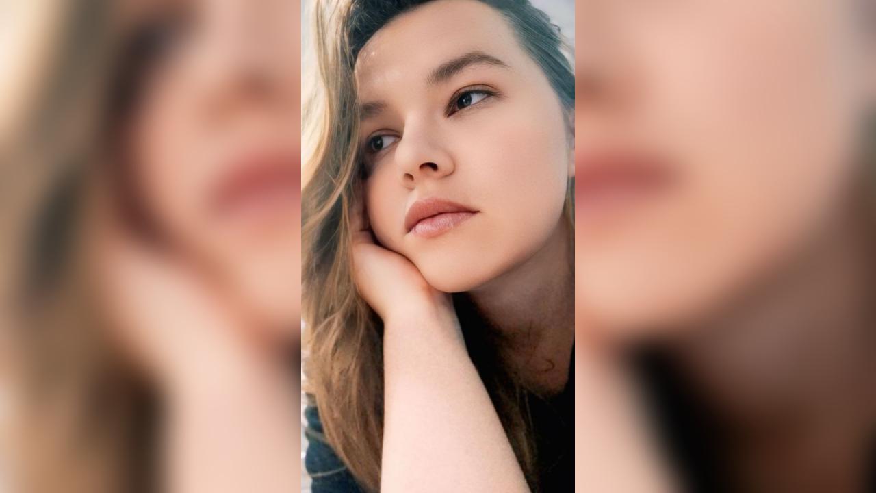 Webcam chat profile for HoneyBee: Ask about my Hobbies