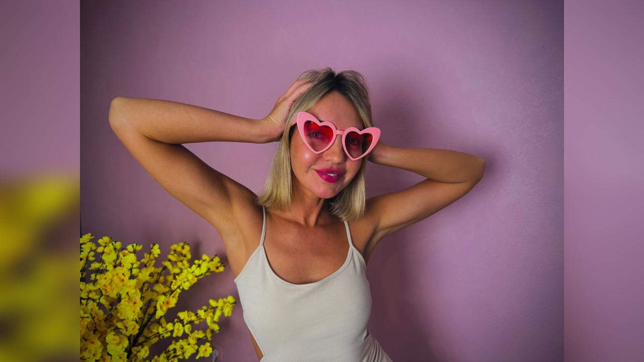 Webcam chat profile for LesCute: Lingerie & stockings