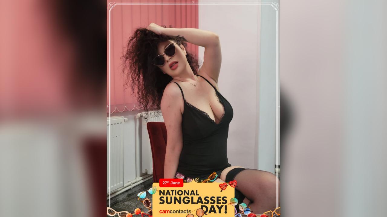 Webcam chat profile for CataleyaSky: Kissing