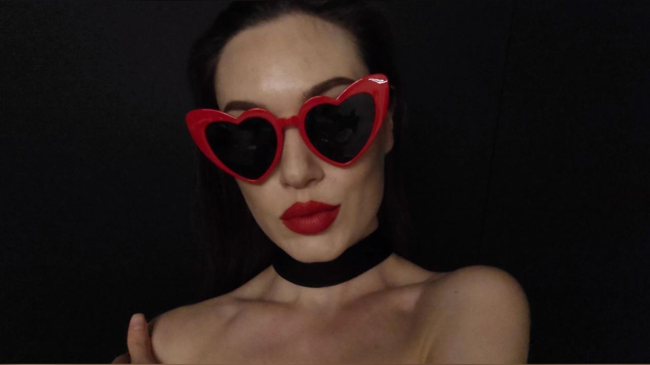 Webcam chat profile for MILLASWEET: Legs, feet & shoes