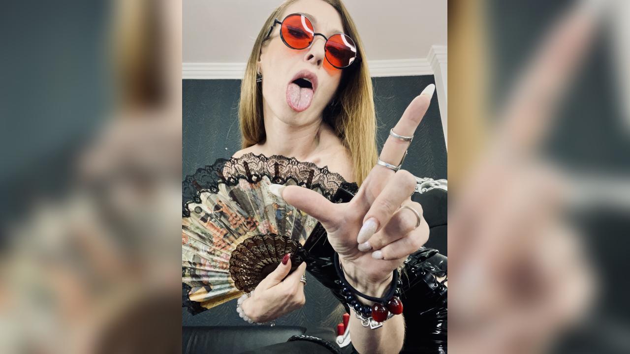 Webcam chat profile for LeaAmdis: Dominatrix