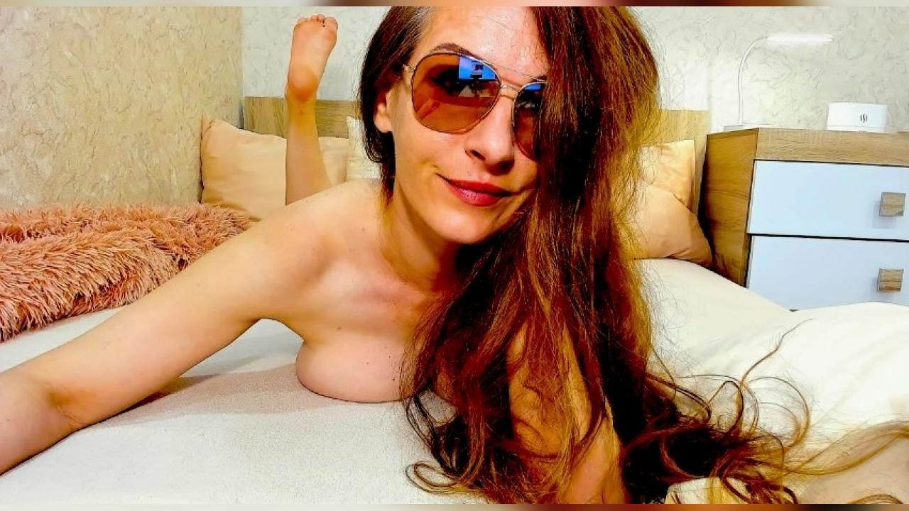 Webcam chat profile for GreatAlina: Legs, feet & shoes