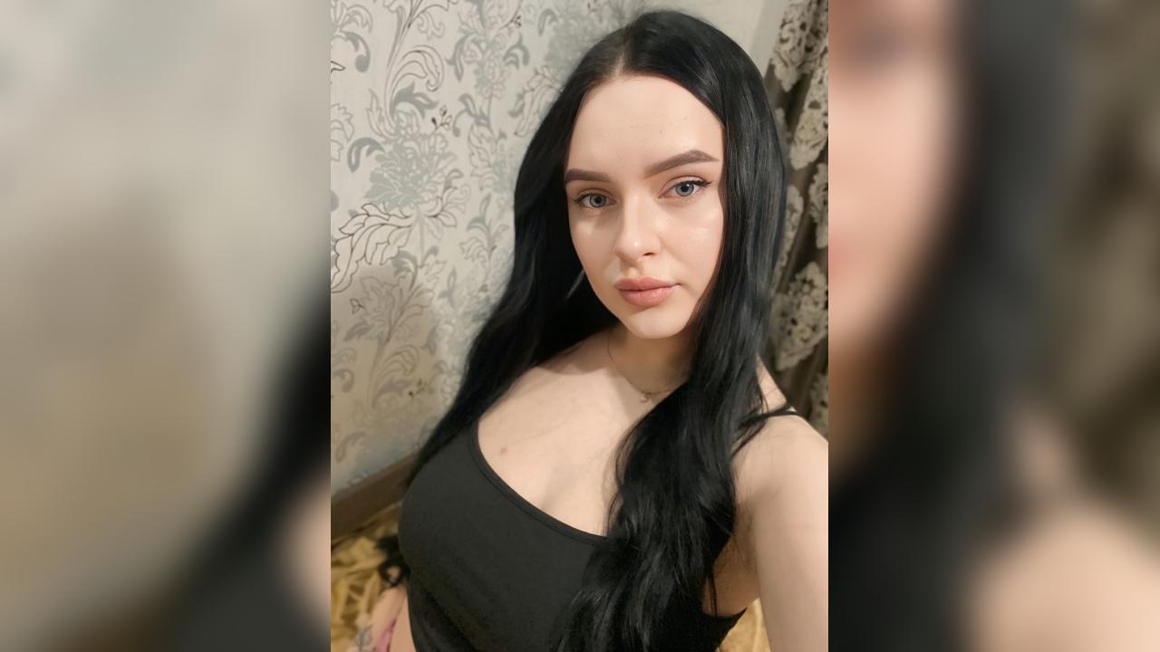 Webcam chat profile for JessieNice: Legs, feet & shoes
