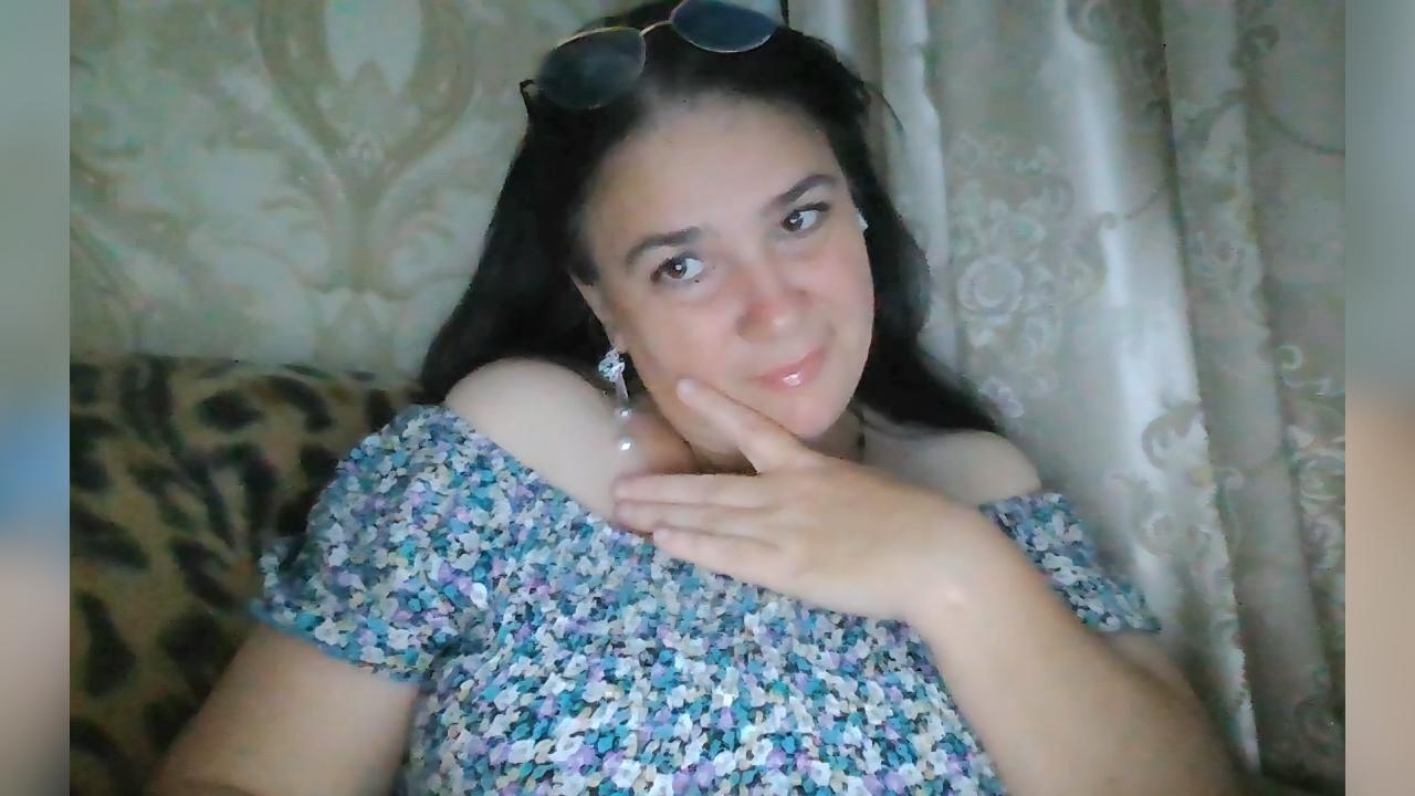 Webcam chat profile for 1CharmingLady: Music