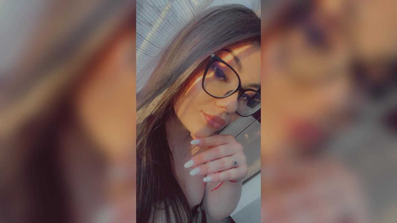 Webcam chat profile for OliviaNoir: Legs, feet & shoes