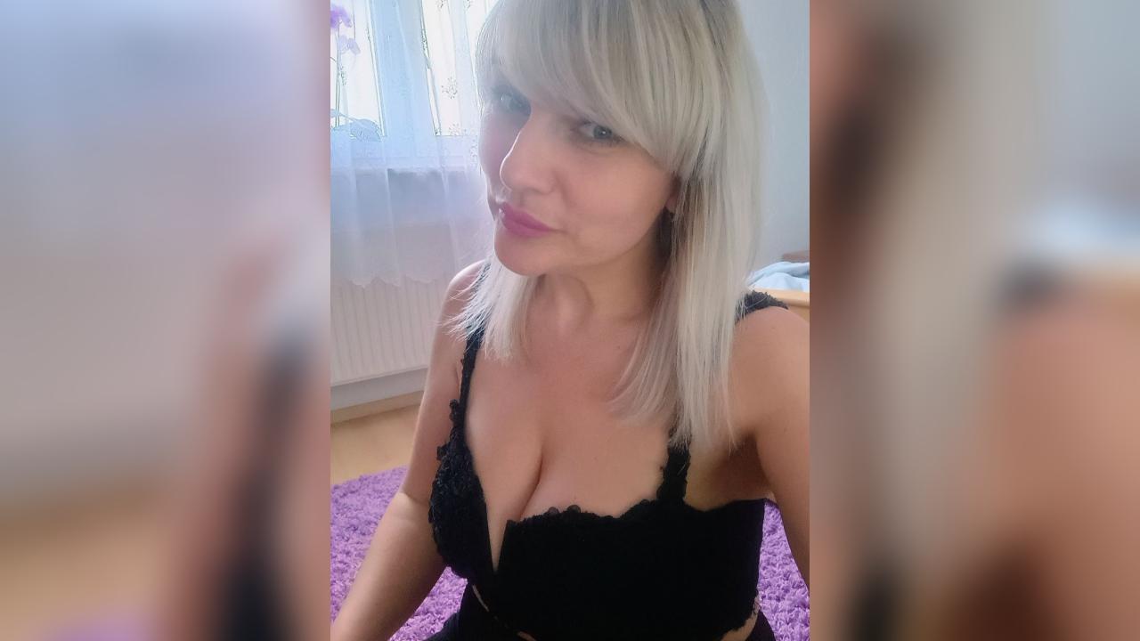 Webcam chat profile for Nicole69blonda8: Bondage & discipline