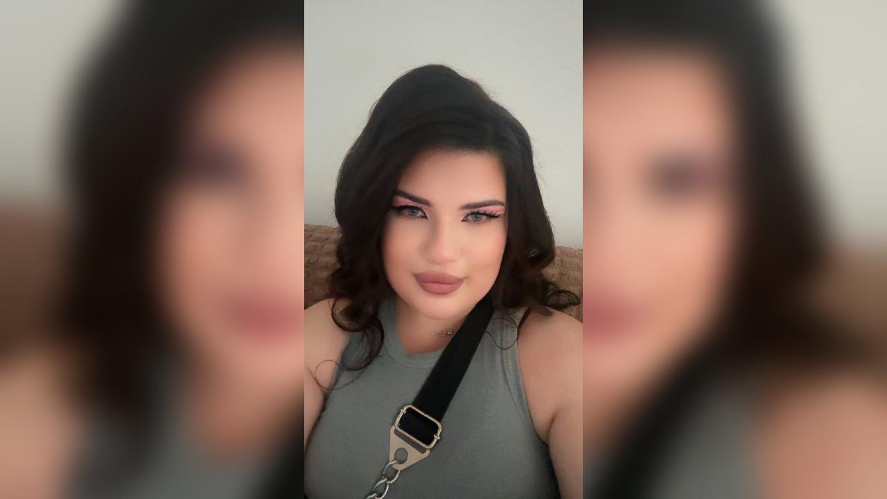 Webcam chat profile for LisichkaGirl: Legs, feet & shoes