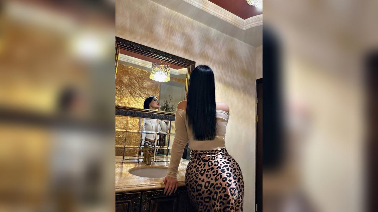 Webcam chat profile for SabinnA: Piercings & tattoos