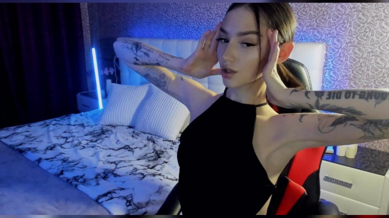 Webcam chat profile for SophieKiss: Leather