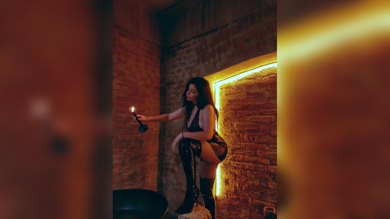 Webcam chat profile for EvaLevine: Dominatrix