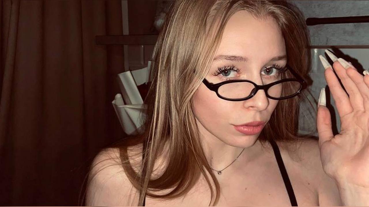 Webcam chat profile for AnnNorris: Legs, feet & shoes