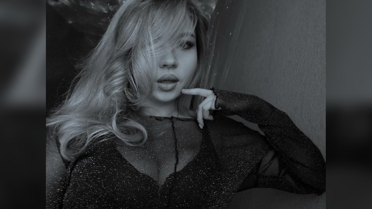Webcam chat profile for EmberHeart2626