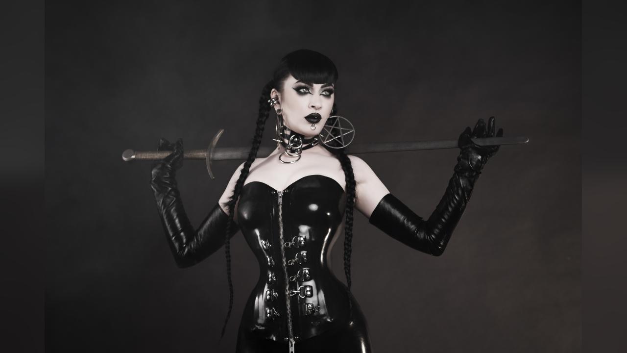 Webcam chat profile for DommeVenena: Dominatrix