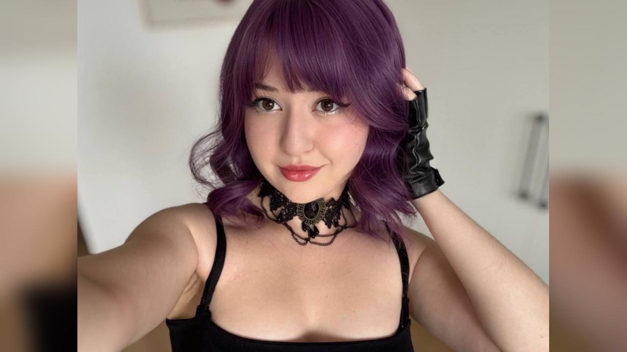 Webcam chat profile for PeachySpark: Outfits