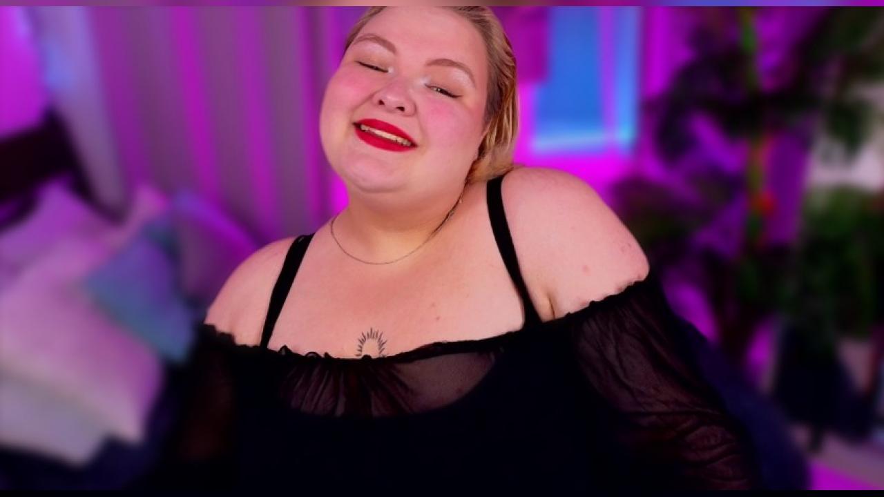 Webcam chat profile for EllaBigBabe: Leather