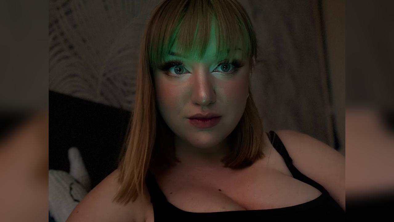 Webcam chat profile for LunaShine: Leather