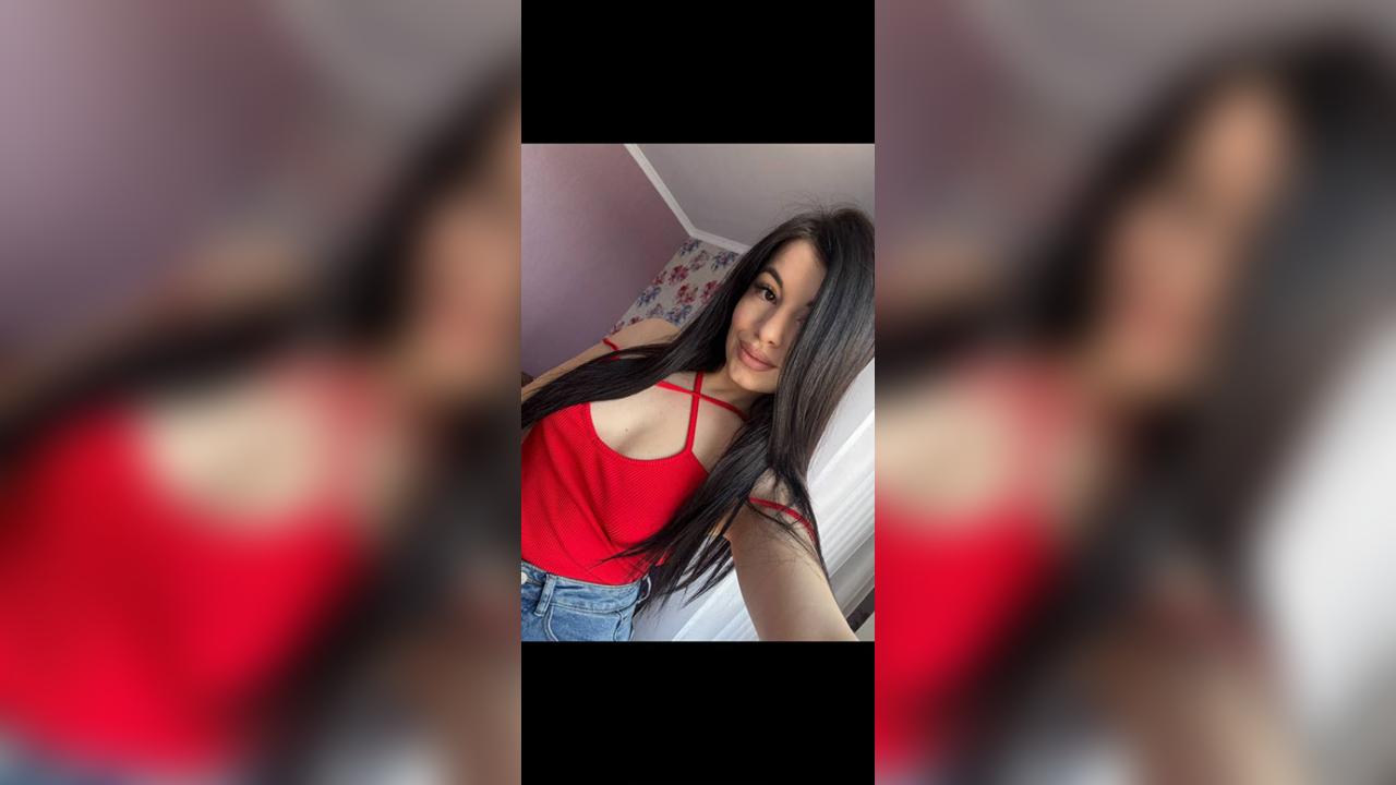 Webcam chat profile for Ella4322SS0: Leather