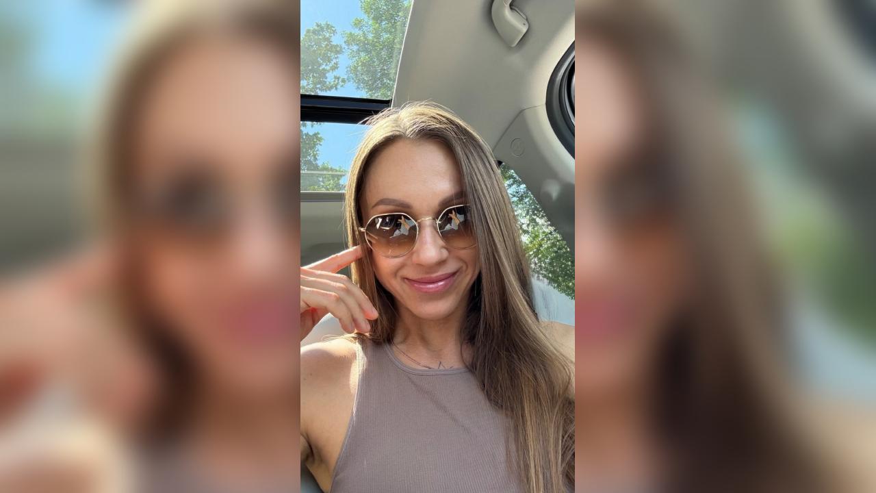 Webcam chat profile for LeilaLove: Travel