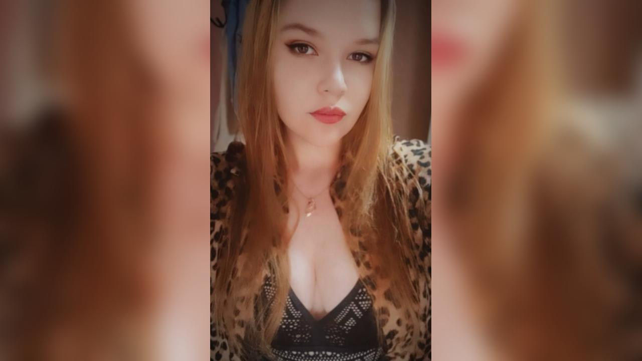 Webcam chat profile for HoneyBee: Ask about my Hobbies