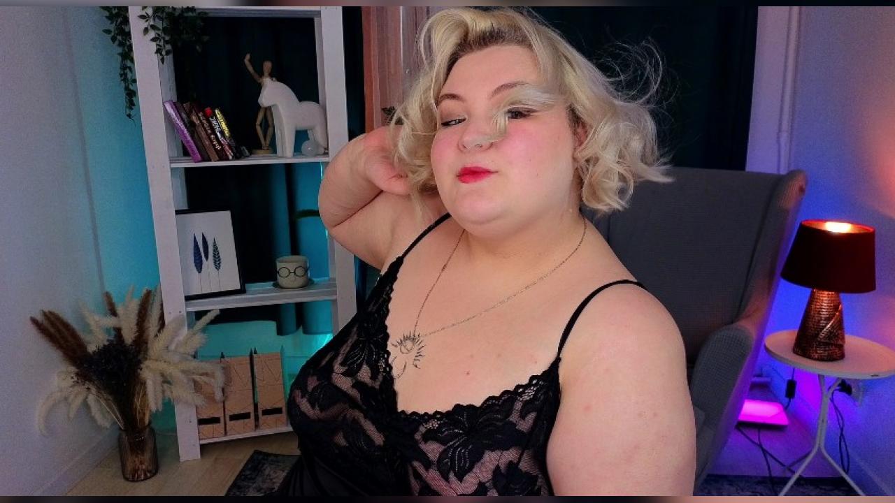 Webcam chat profile for EllaBigBabe: Leather