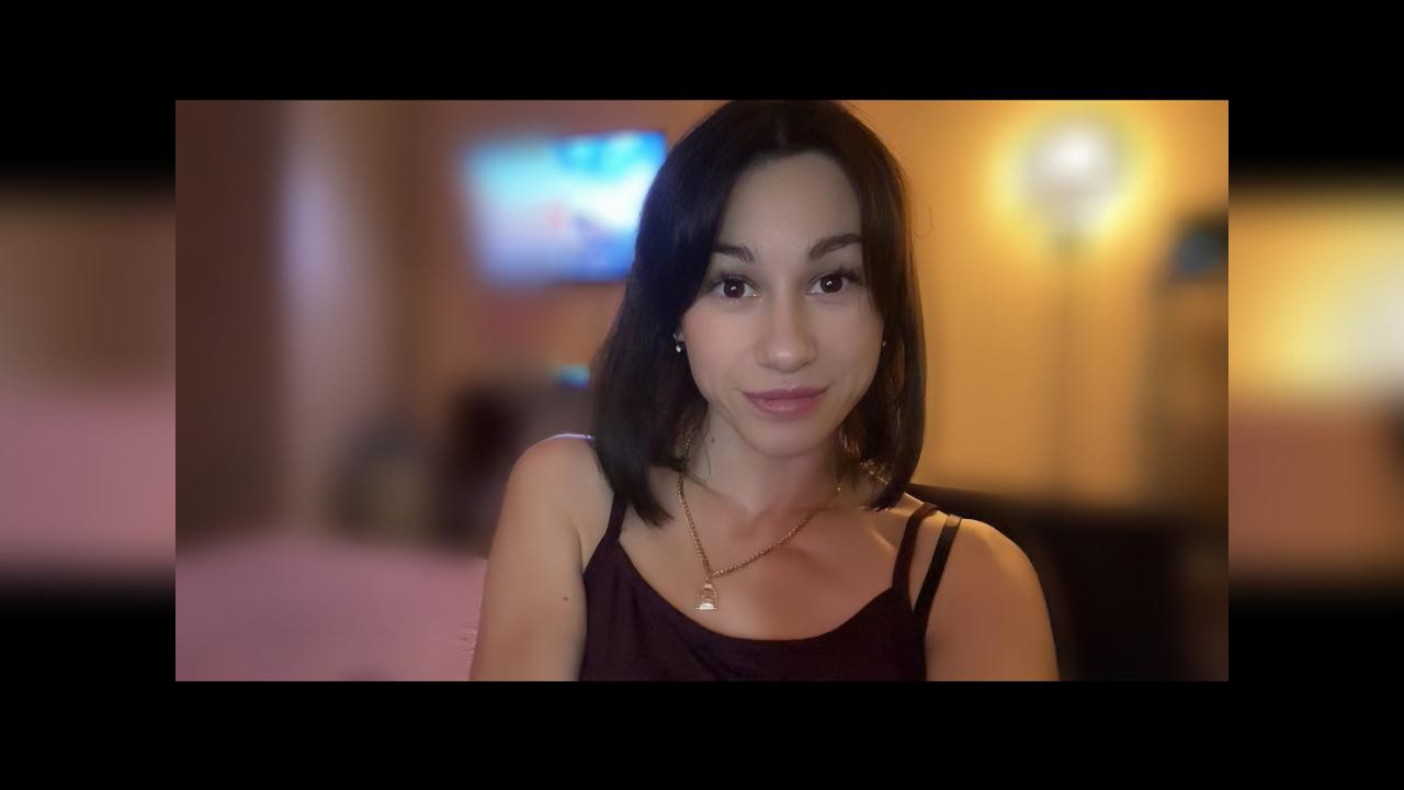 Webcam chat profile for BerryBliss: Dancing