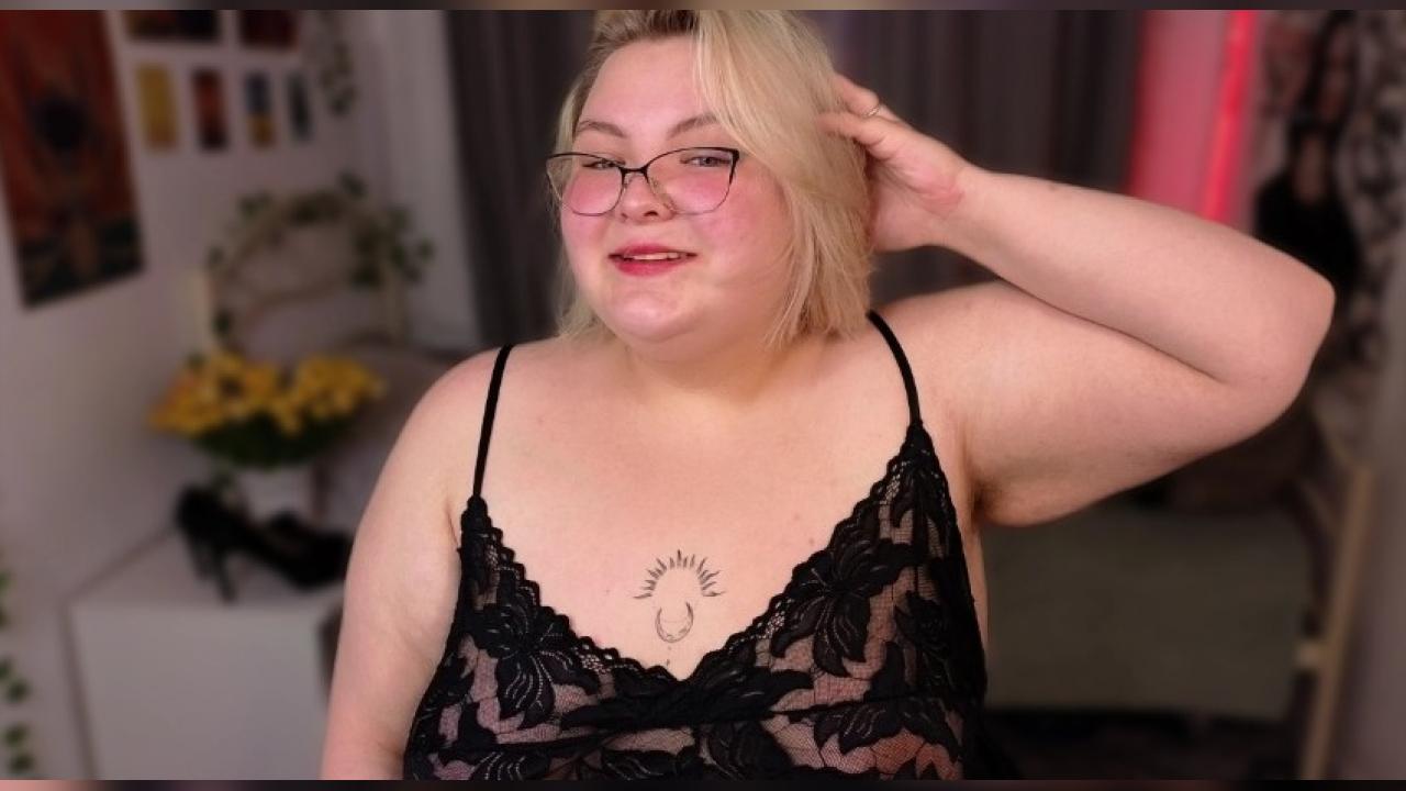 Webcam chat profile for EllaBigBabe: Leather