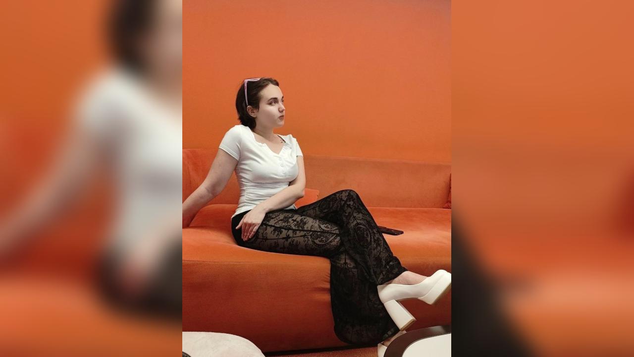 Webcam chat profile for SweetWhisper: Outfits