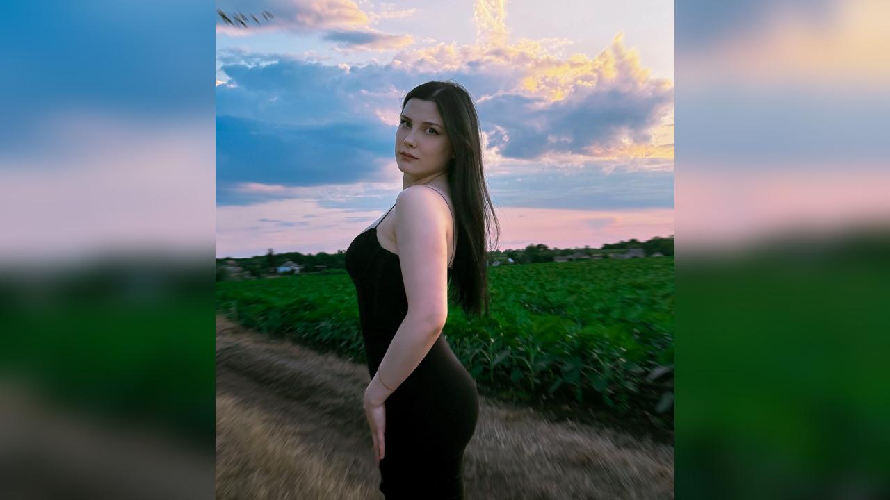 Webcam chat profile for cuteKarinaK: Cooking