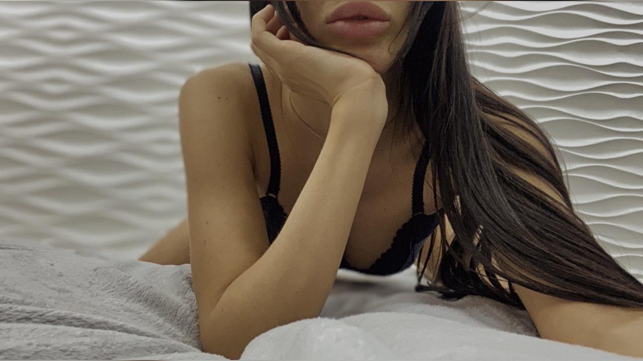 Webcam chat profile for TeaseBerry: Exhibition