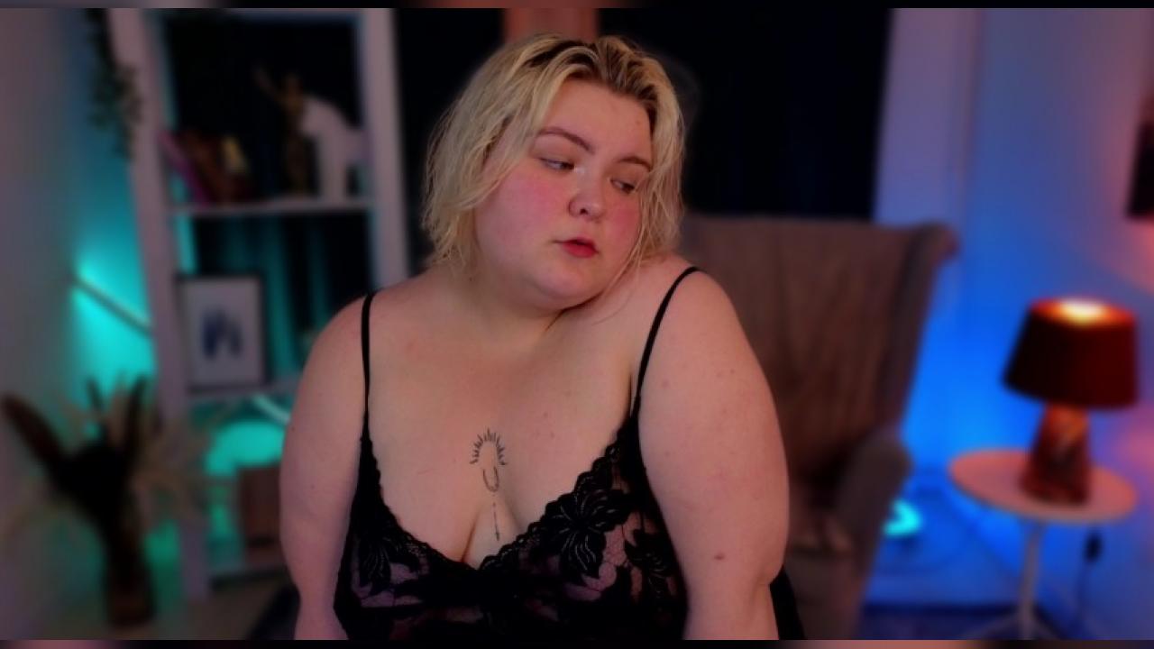 Webcam chat profile for EllaBigBabe: Leather